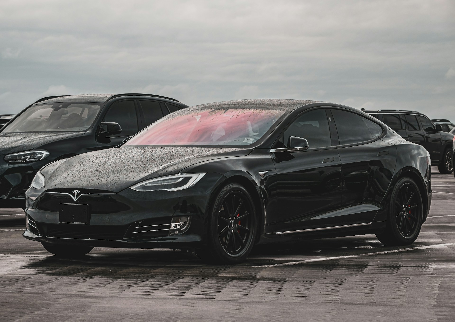 Tesla Model S noire taxi