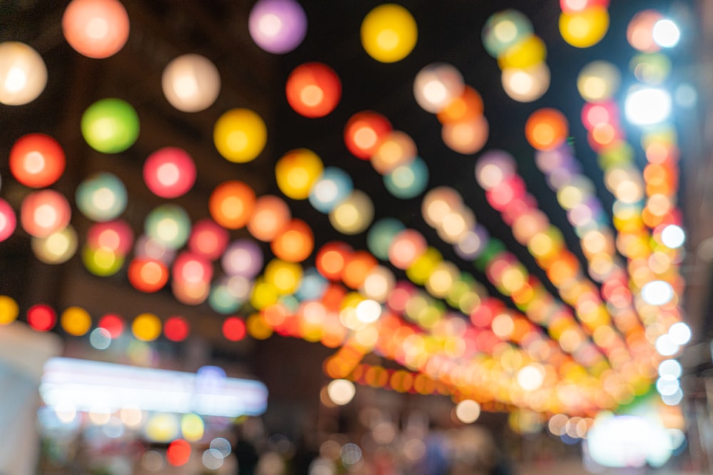 a blurry photo of a brightly lit ceiling