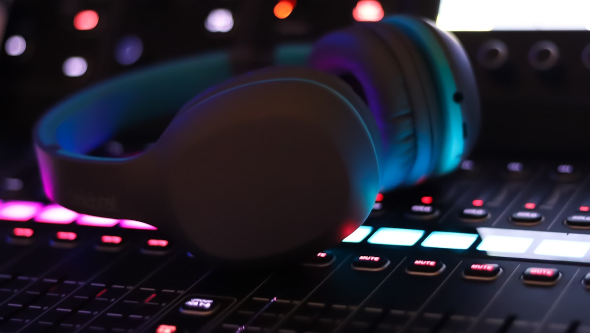 Що таке еквалайзер і як він змінює звук у навушниках