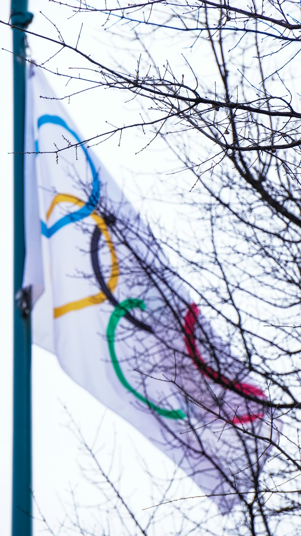 a white flag with the olympic symbol on it