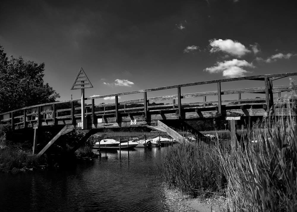 a black and white photo of a bridge over a river