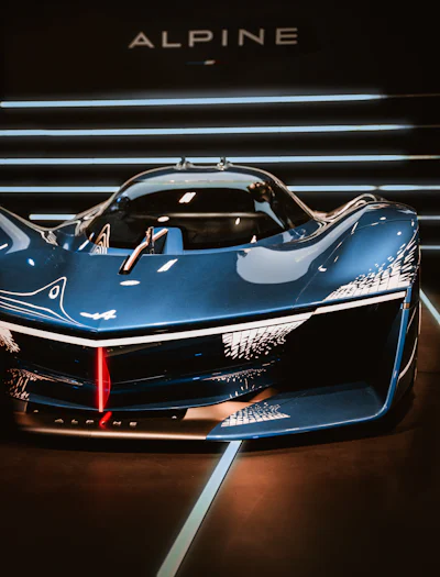 Alpine électrique bleue en exposition