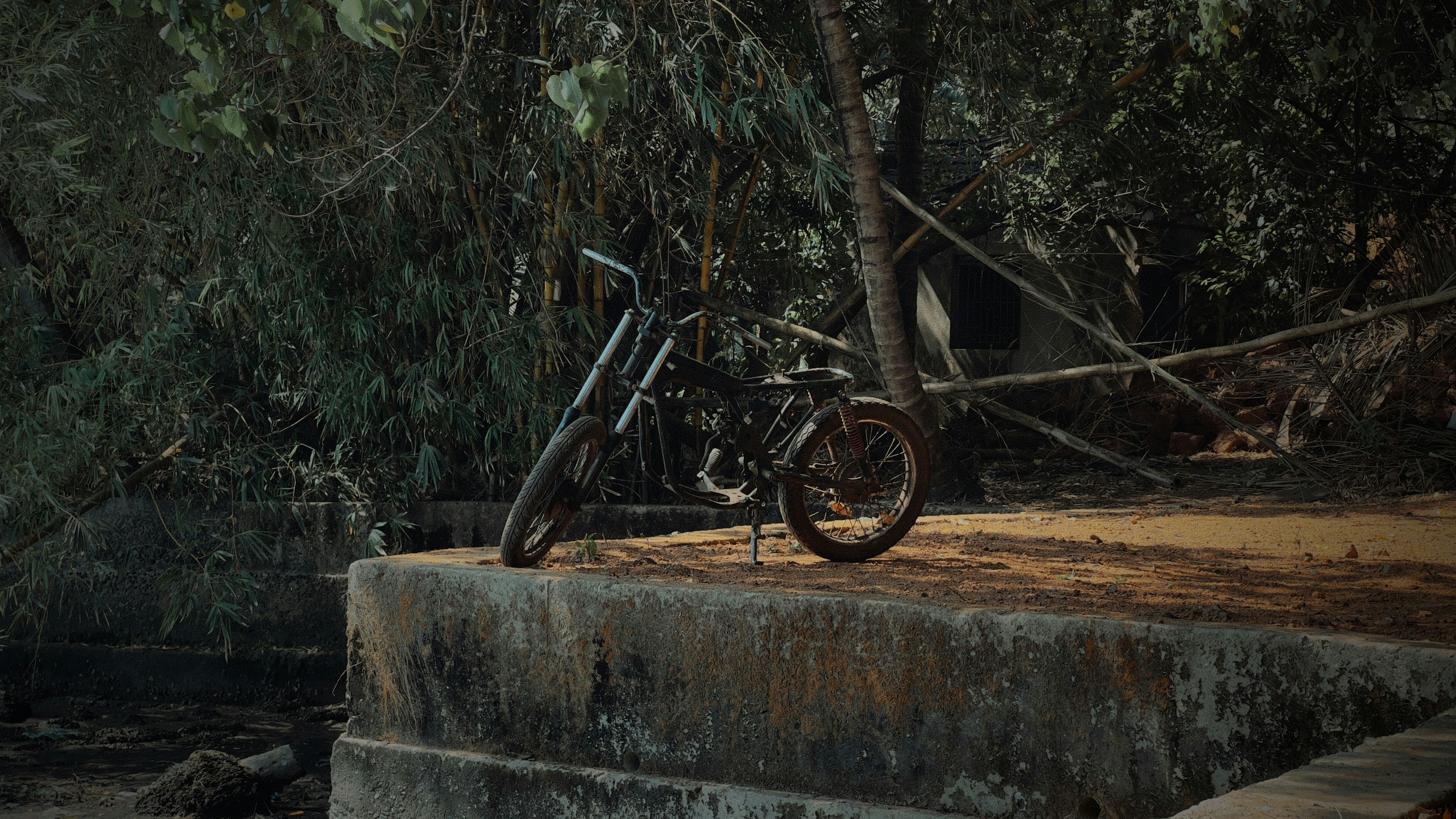 a bicycle is parked on a concrete ledge
