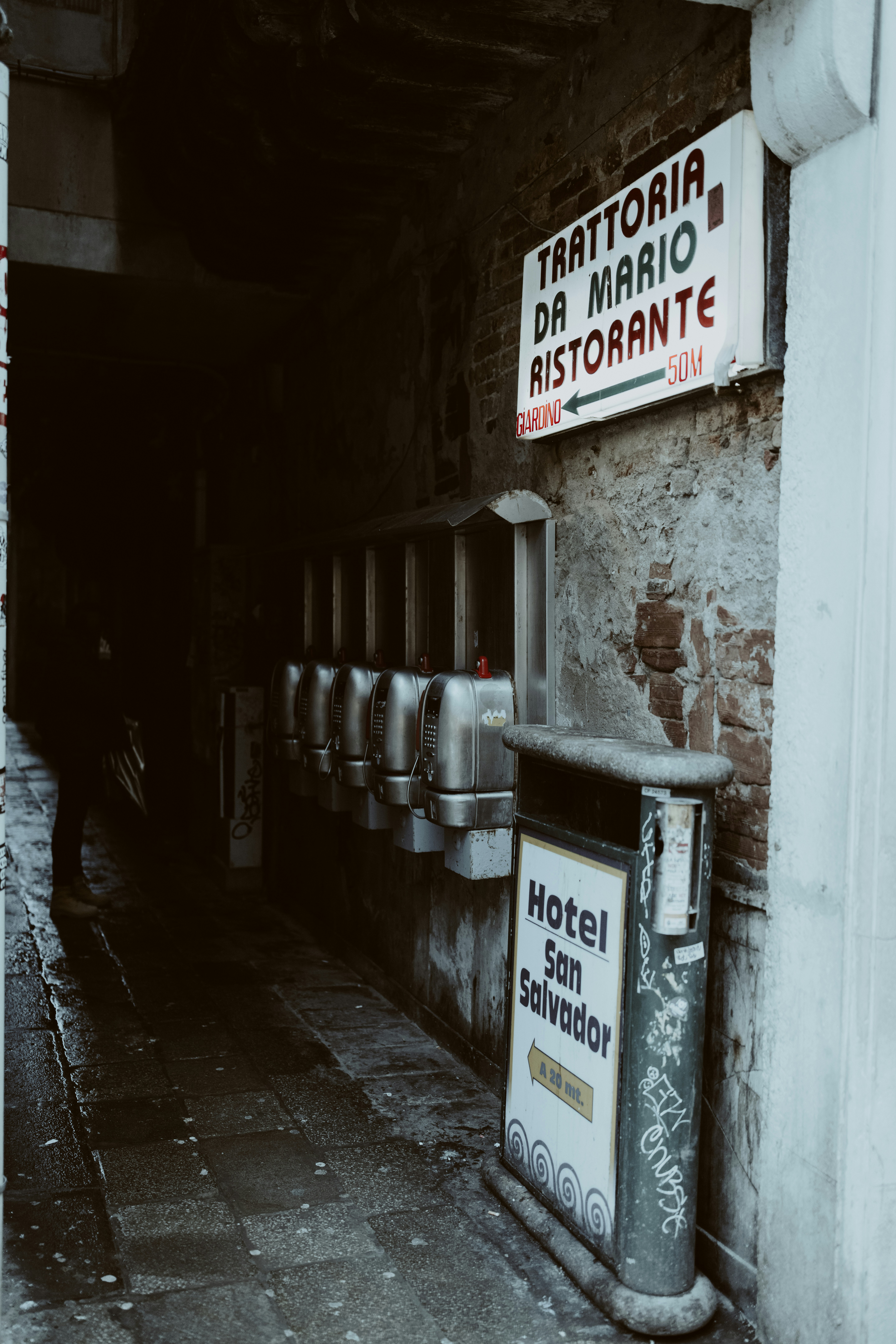 a row of urinals sitting next to a building