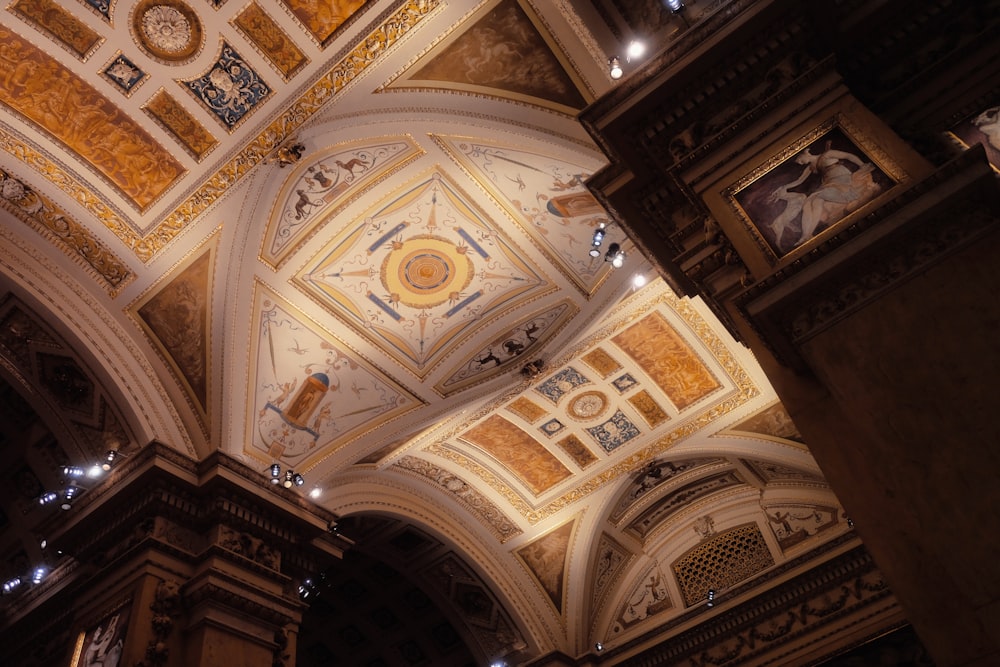 the ceiling of a large building with paintings on it