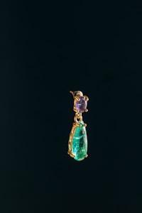 Elegant Emerald Gold Jewelry Set