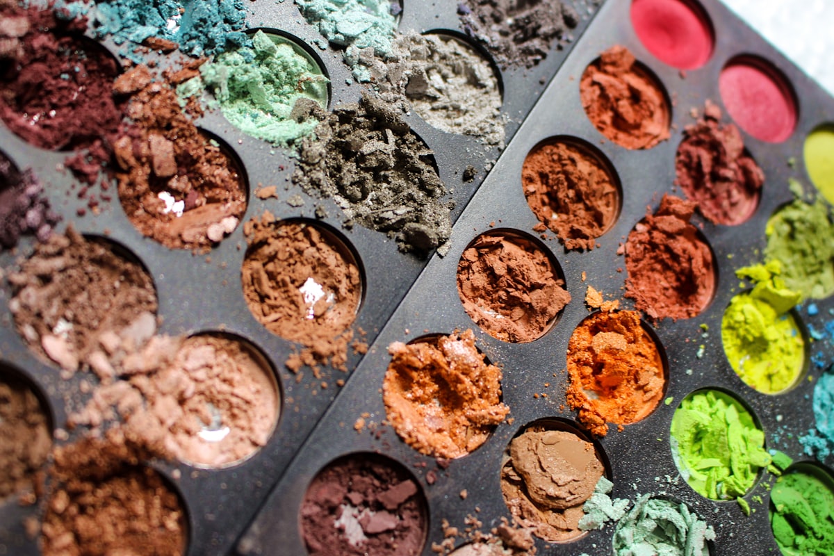 Color pigments powders representing pigment supply