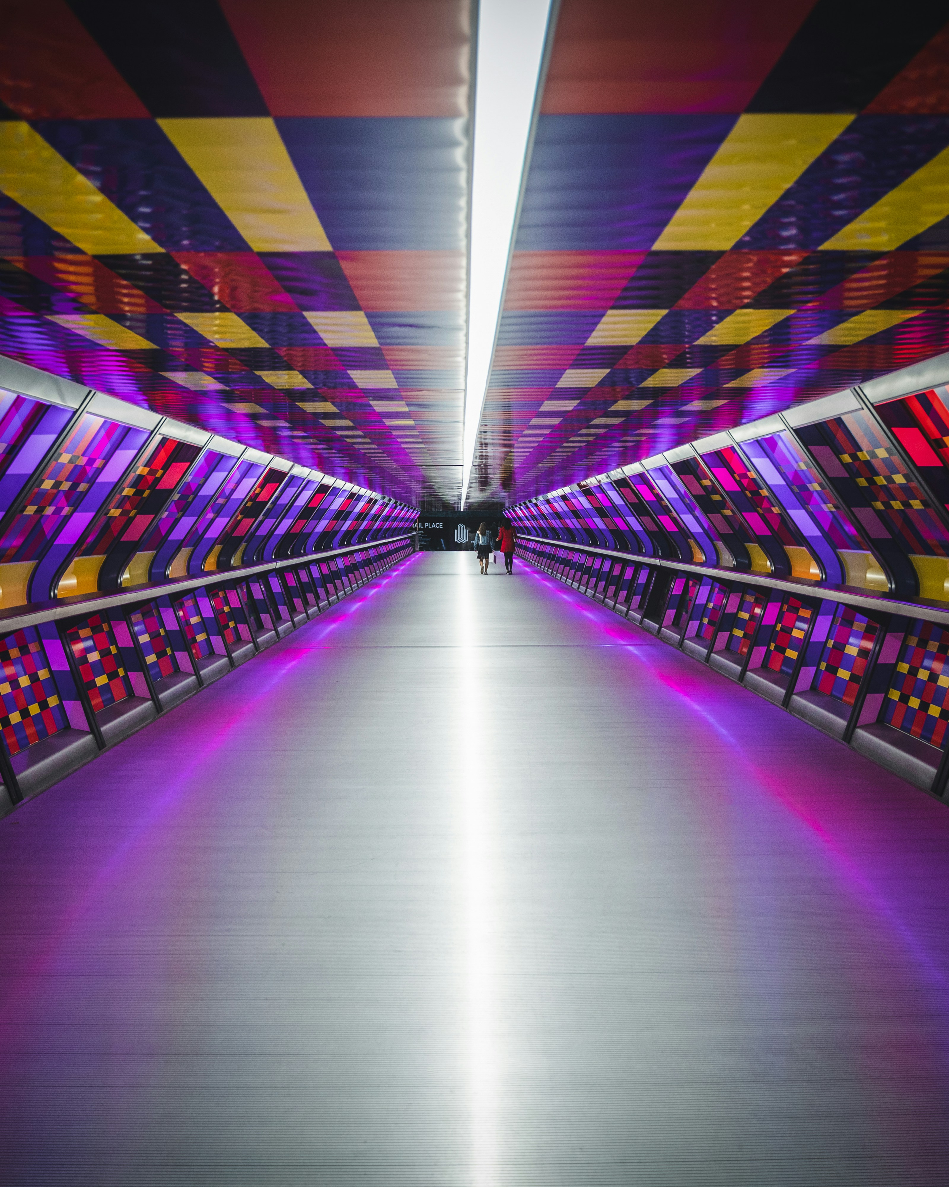 3D Crystal Labyrinth Mirror Tunnel