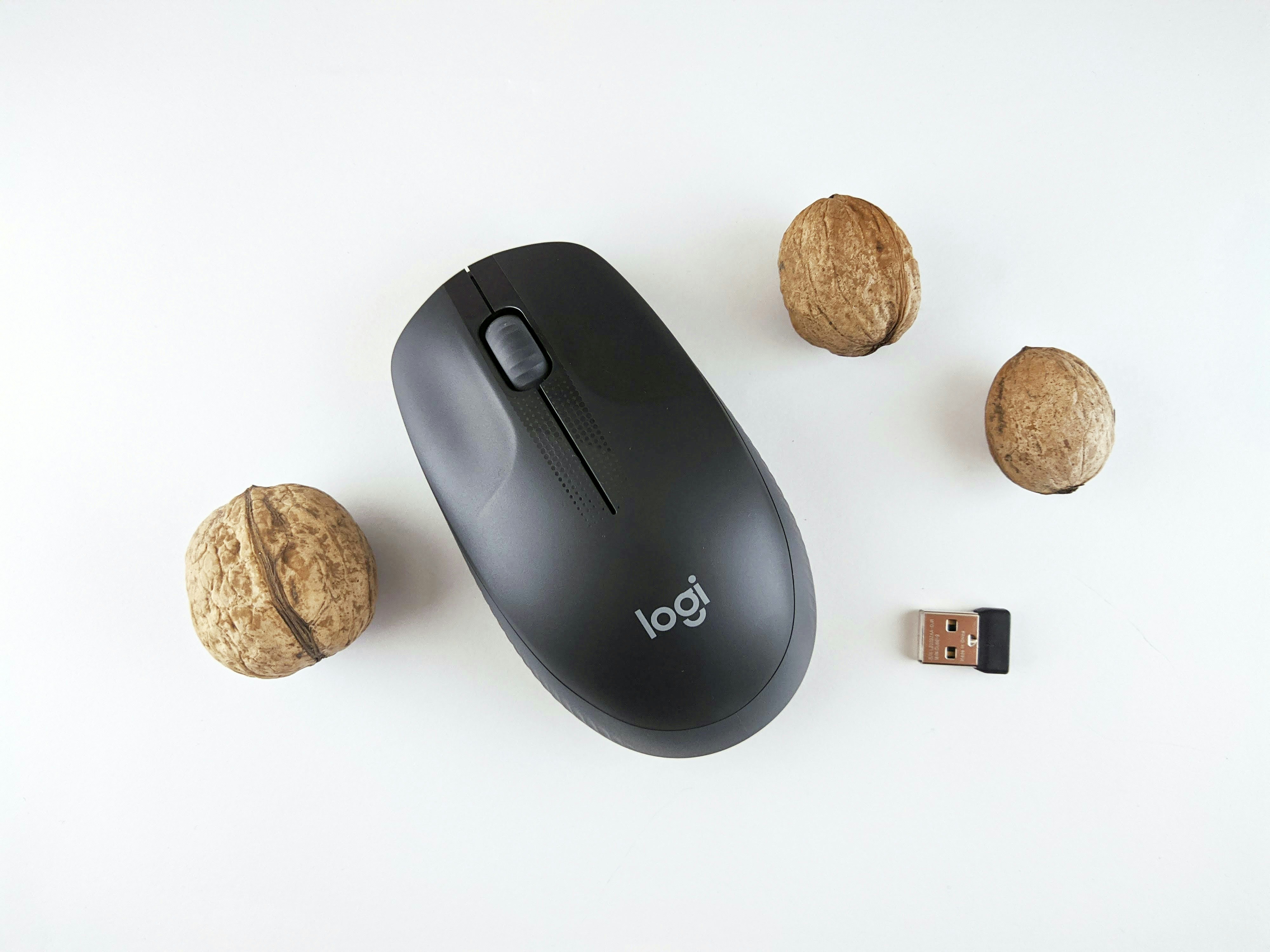 Bluetooth Mouse vs. USB Mouse: Which One Fits Your Digital Lifestyle?