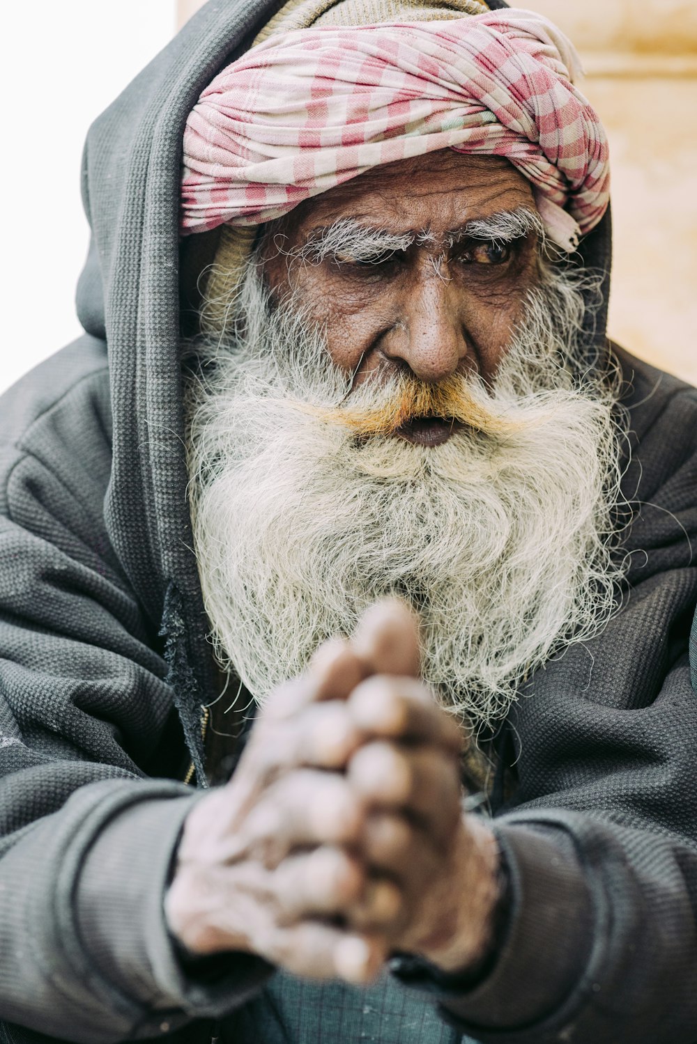 an old man with a long white beard wearing a turban