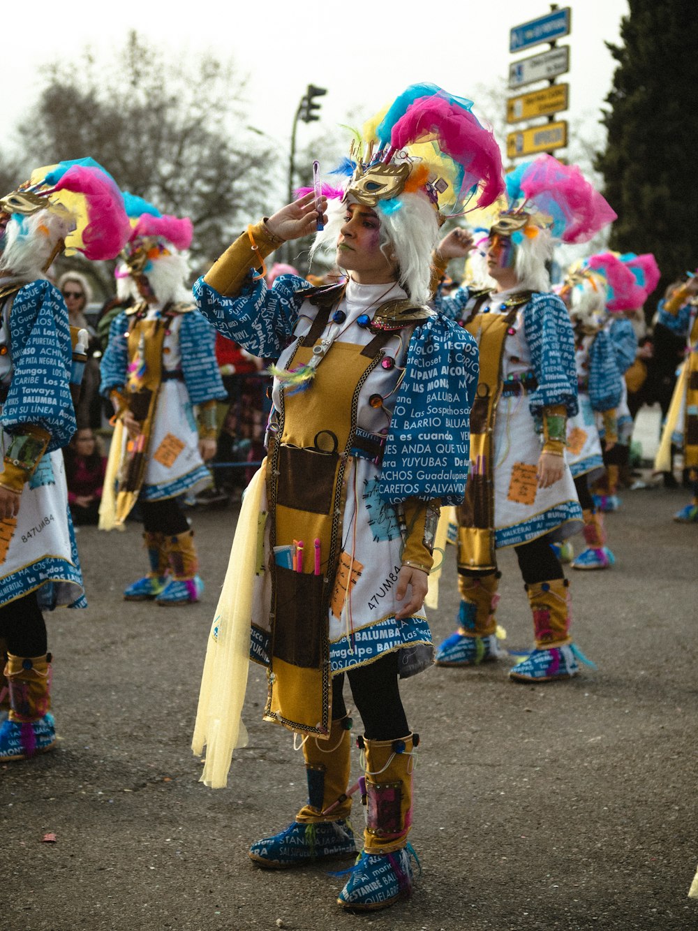 Personas Con Disfraces De Estilo Vence Carnaval Durante Las Fiestas  Fotografía editorial - Imagen de partidos, feliz: 268671662