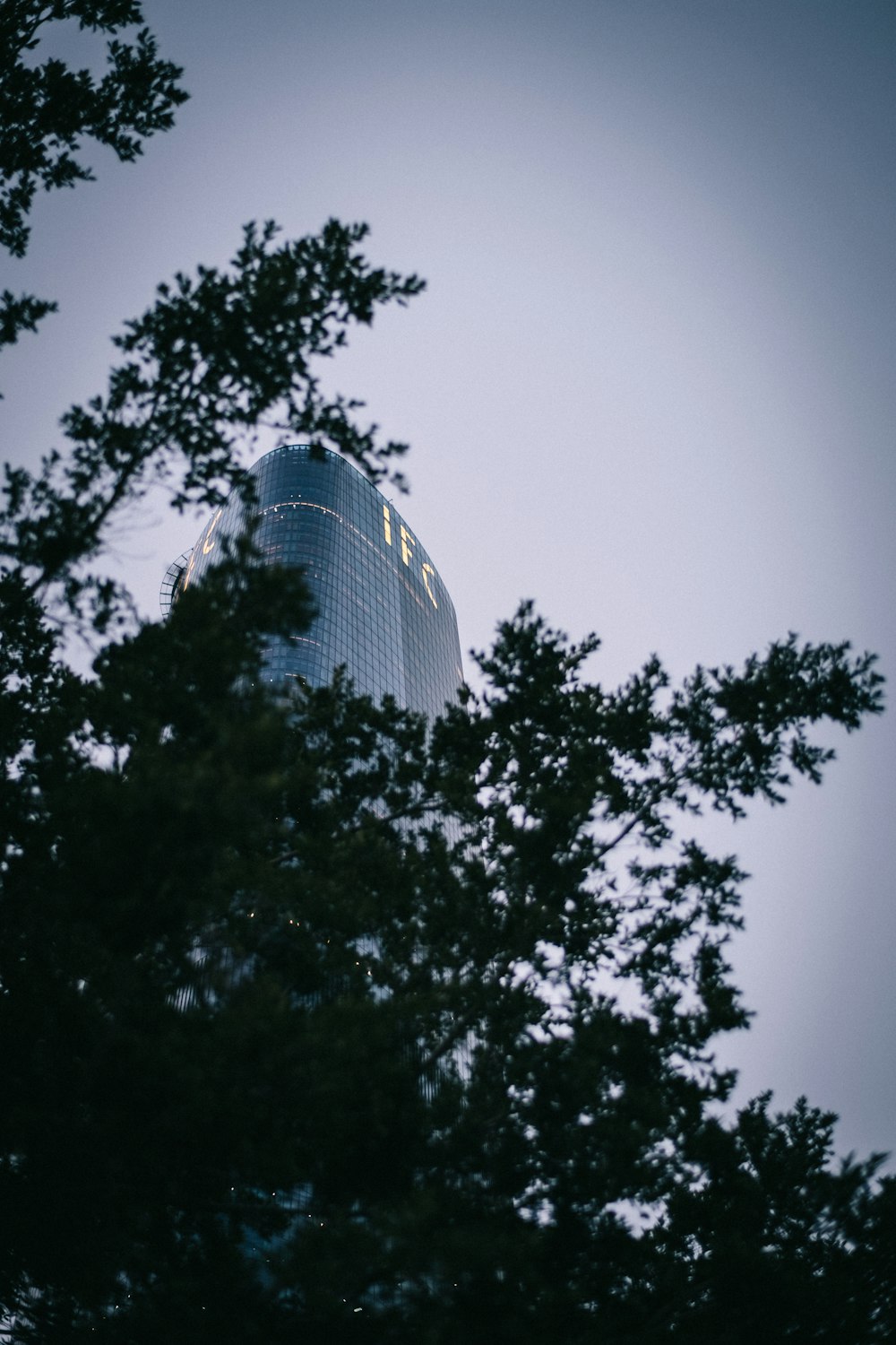 a view of a building through some trees