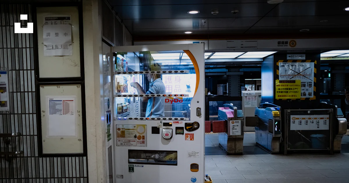 Vending Machine Building A vending machine sitting inside of a building photo – Free Tokyo Image ...