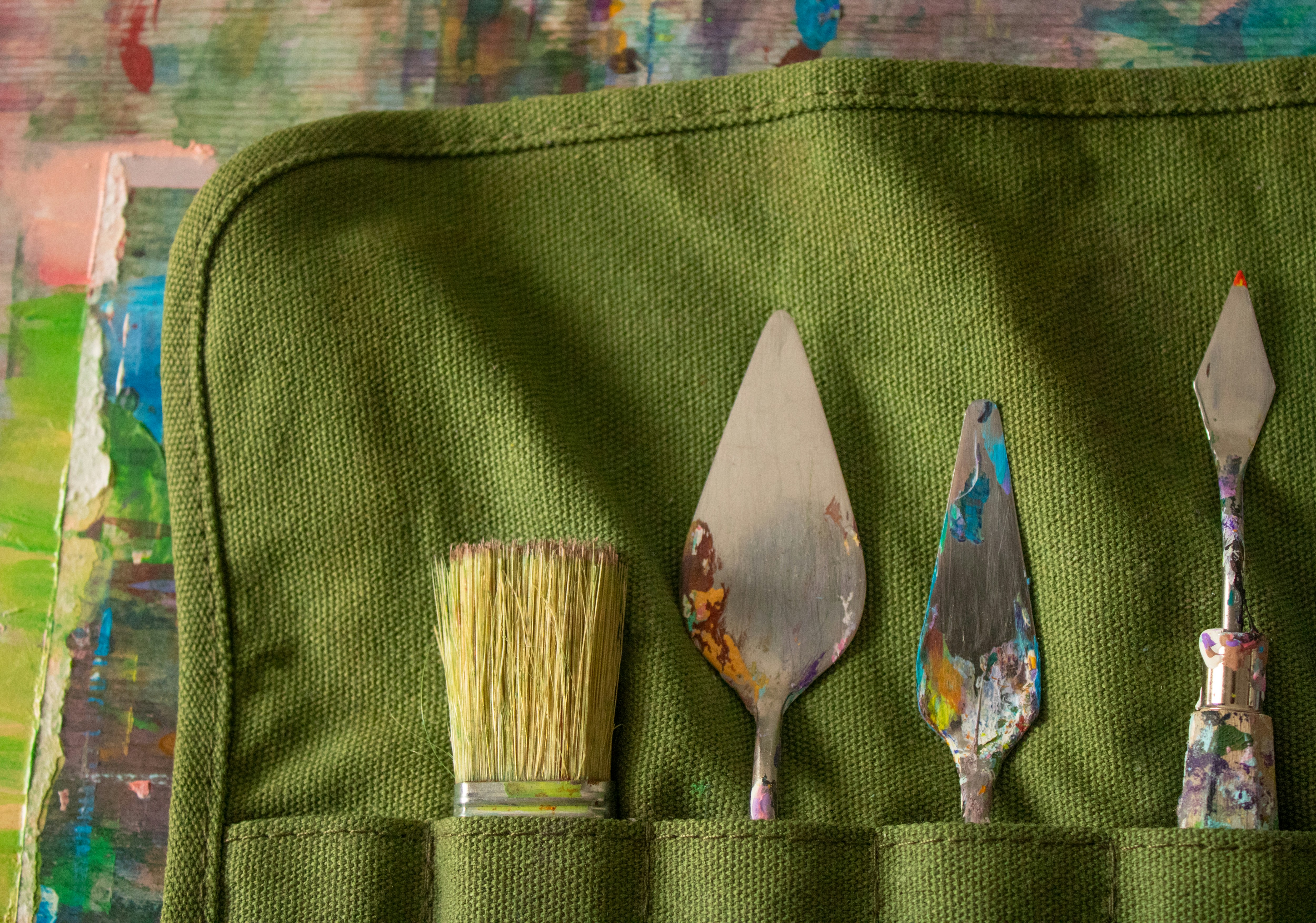 a group of three different types of utensils
