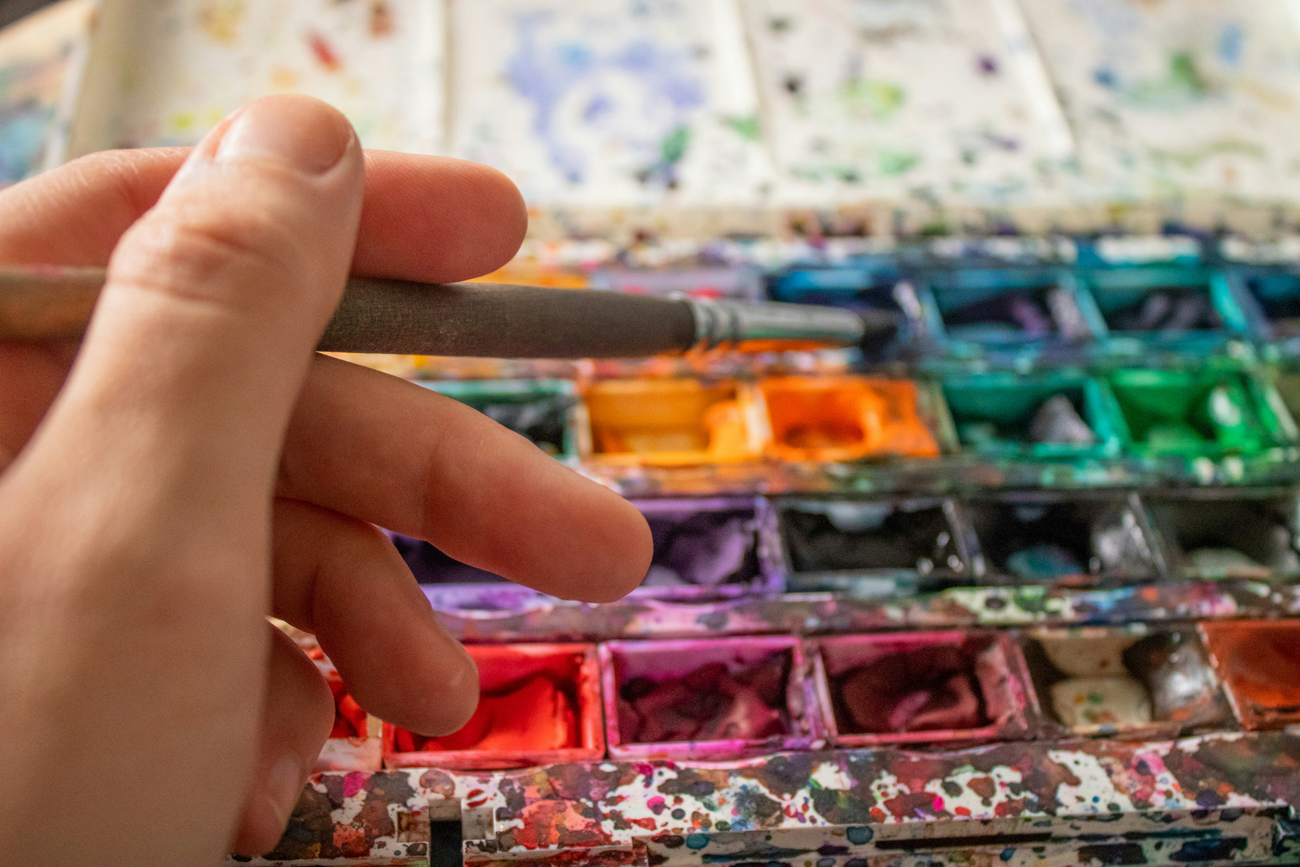 gray computer monitor