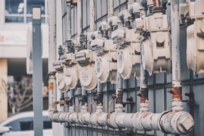 a bunch of pipes that are attached to a building