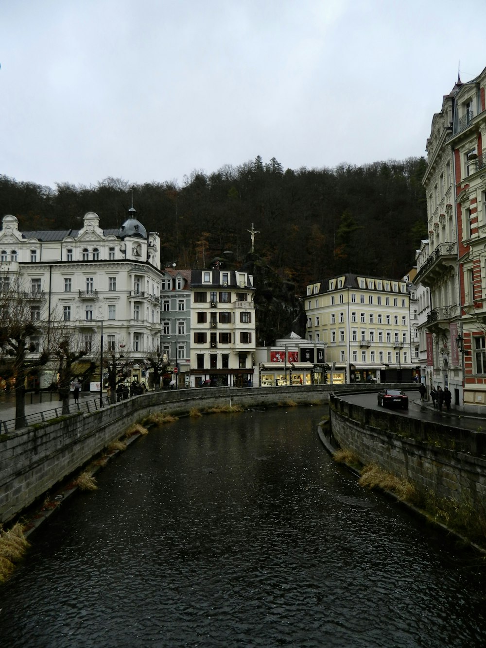 a river running through a city next to tall buildings