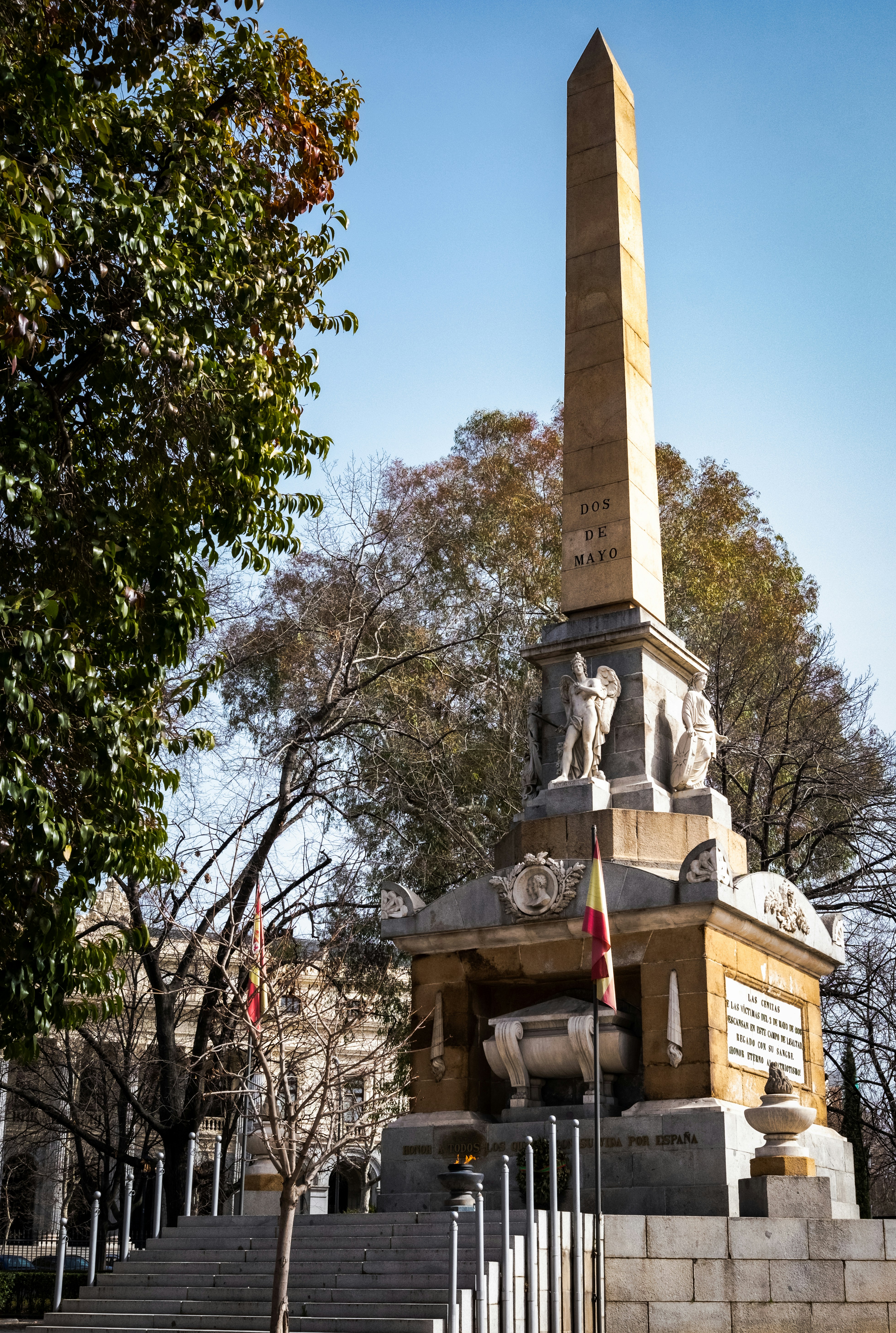 a monument in the middle of a park