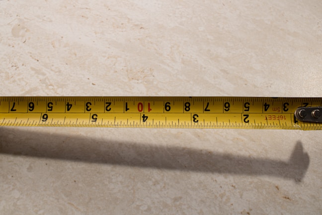 Illustration of a simple size chart with clear measurements on a soft neutral background.