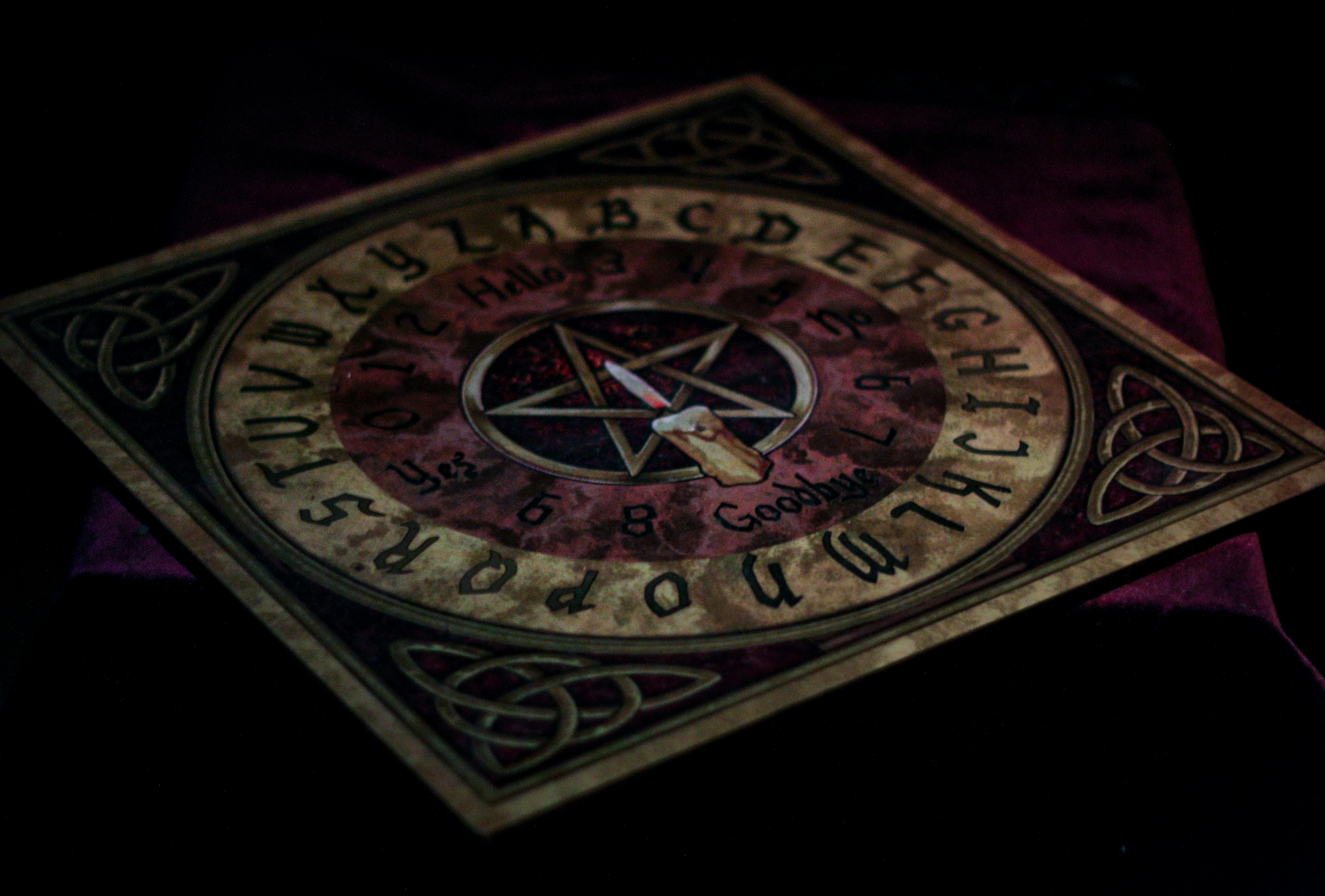 a pentagramil with a pentagramil in the middle of it