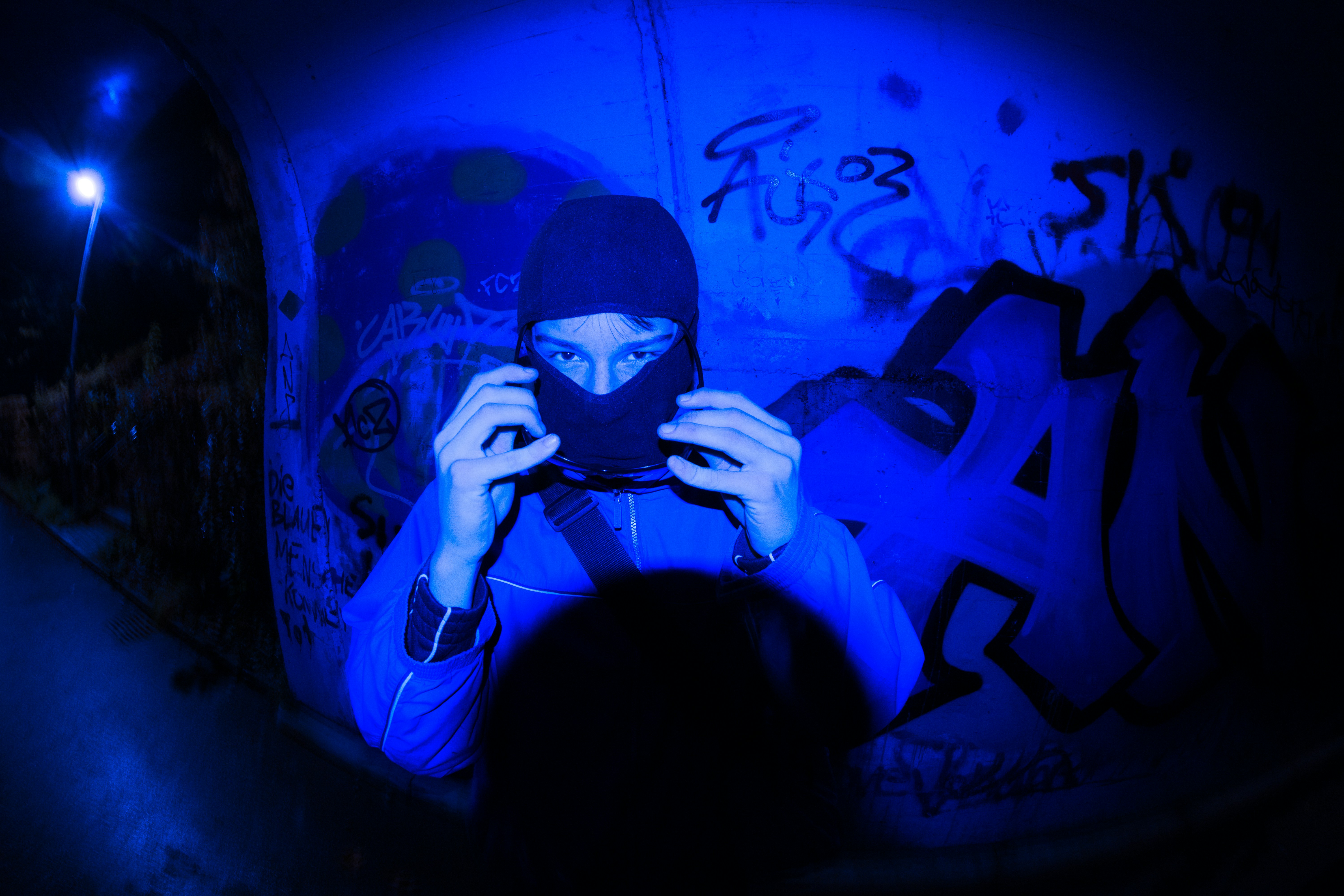 FBI가 죽인 줄 알았던 룸마, 무슨 일 있었냐는 듯 재등장