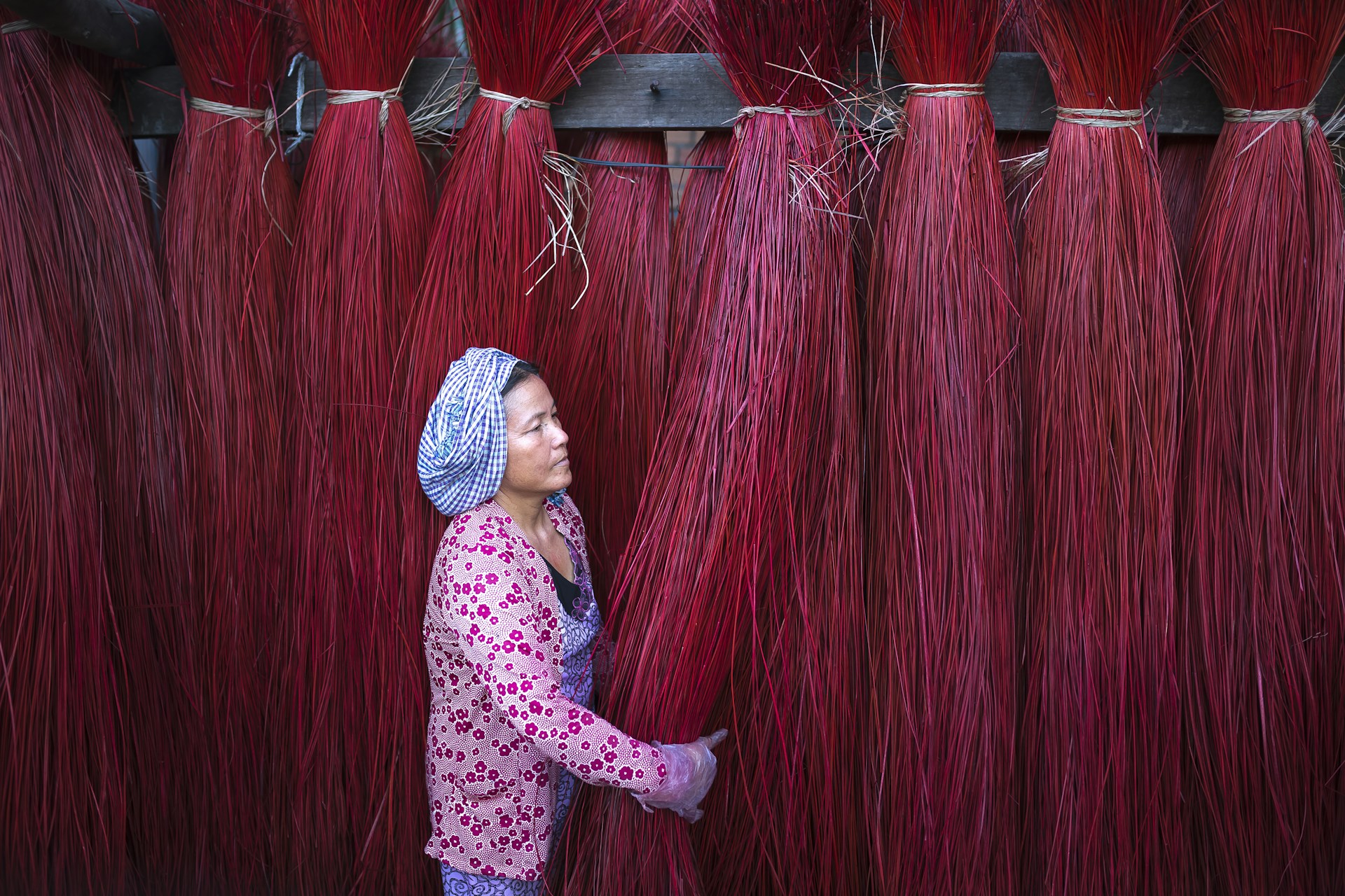 gray computer monitor