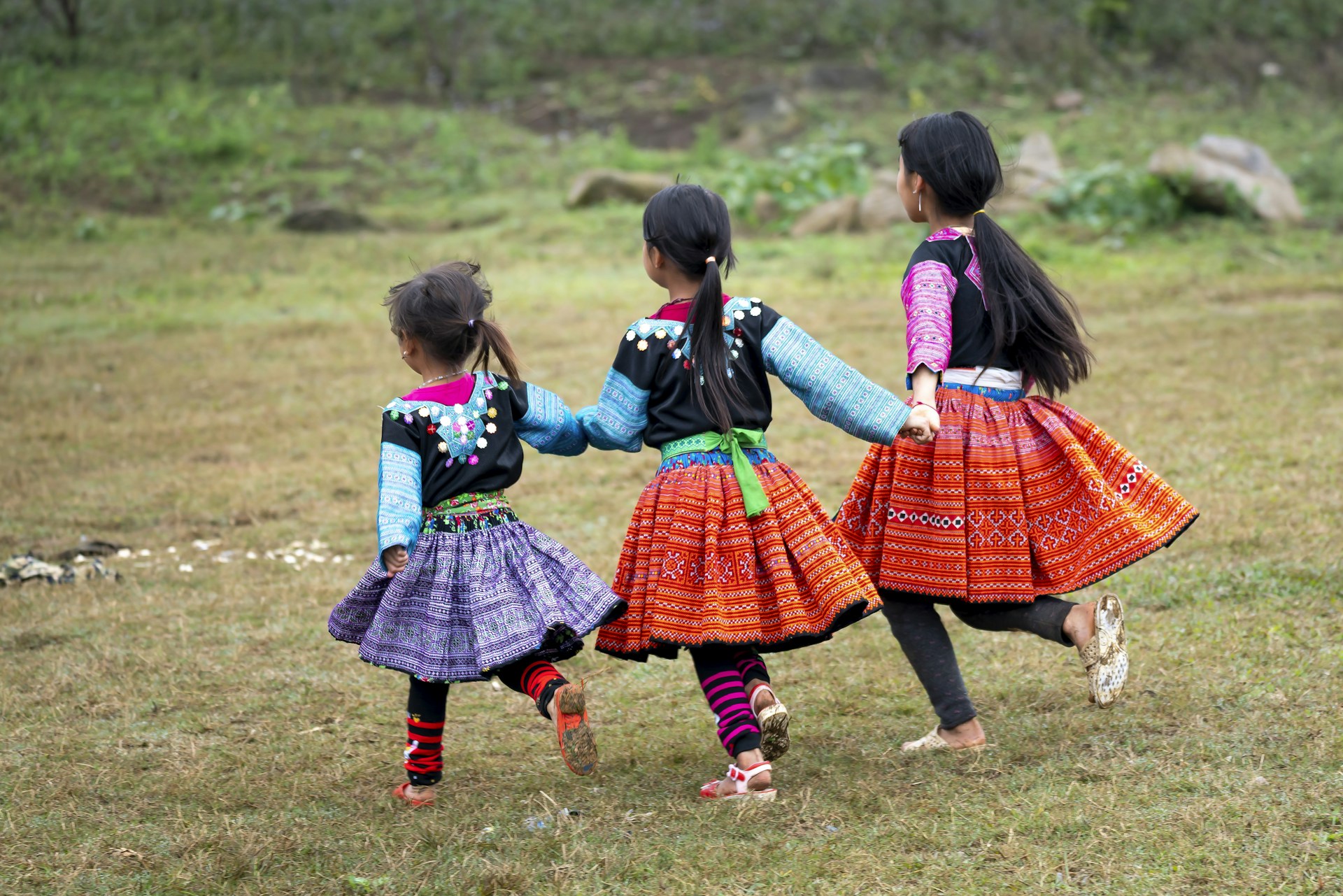 gray computer monitor