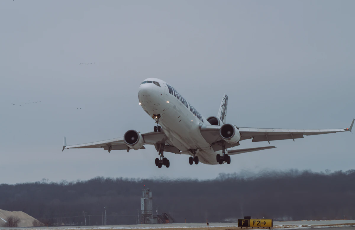 Avión despegando hacia Miami