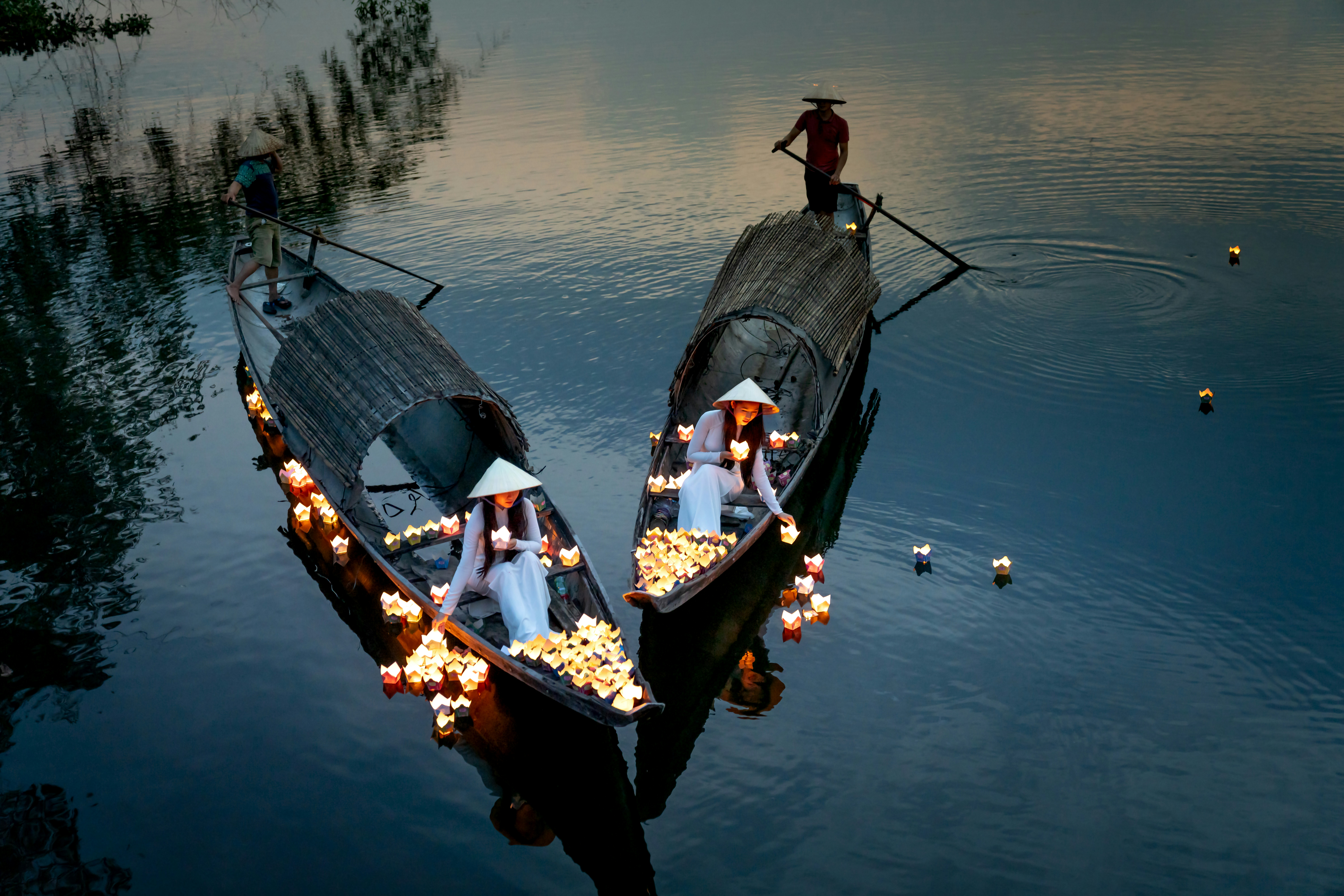a couple of boats floating on top of a lake