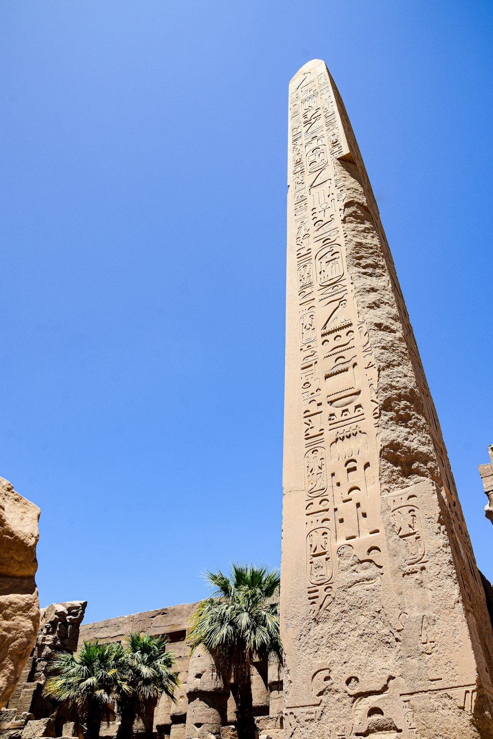 a tall obelisk with egyptian writing on it