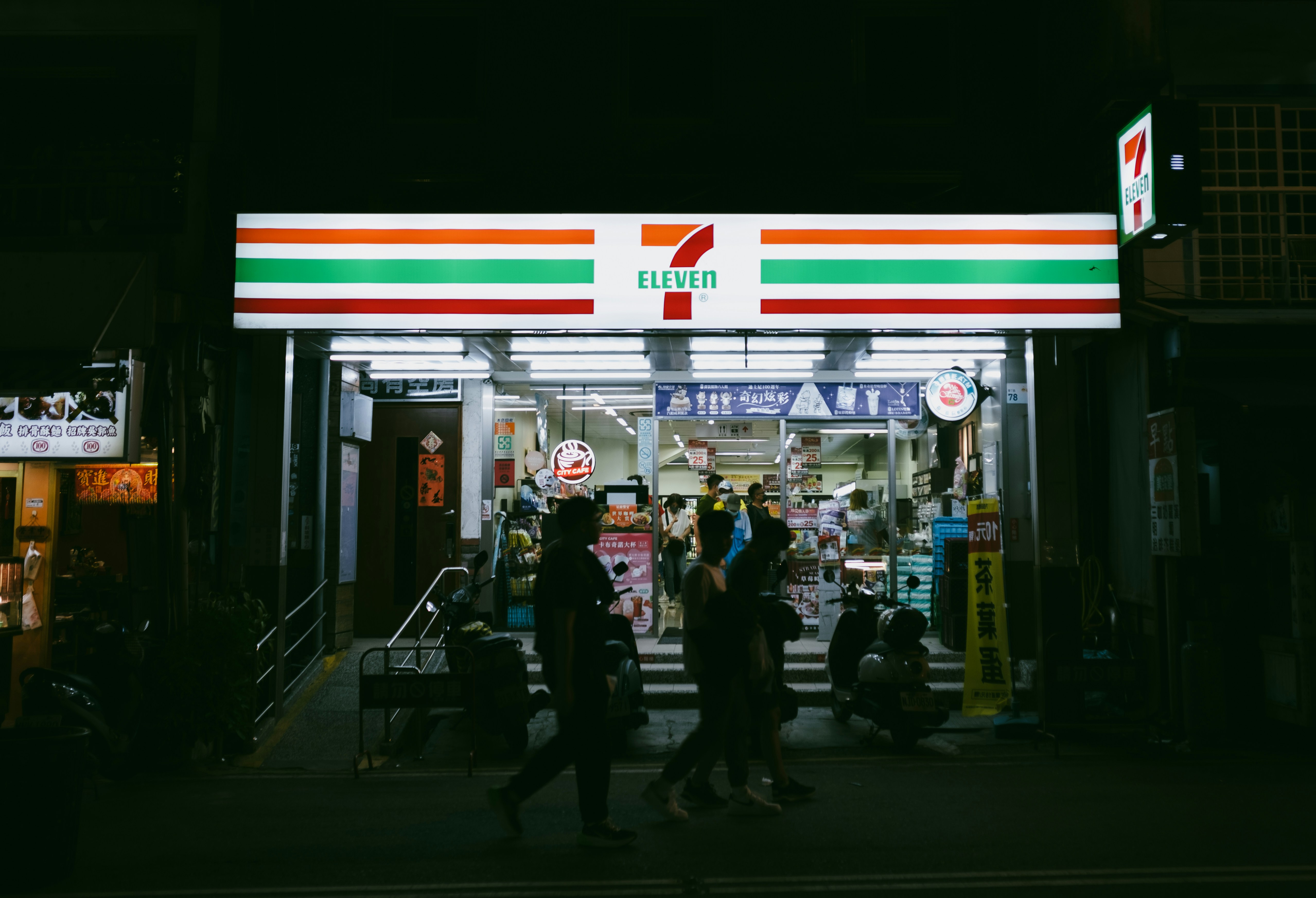 7 Eleven Japan night view