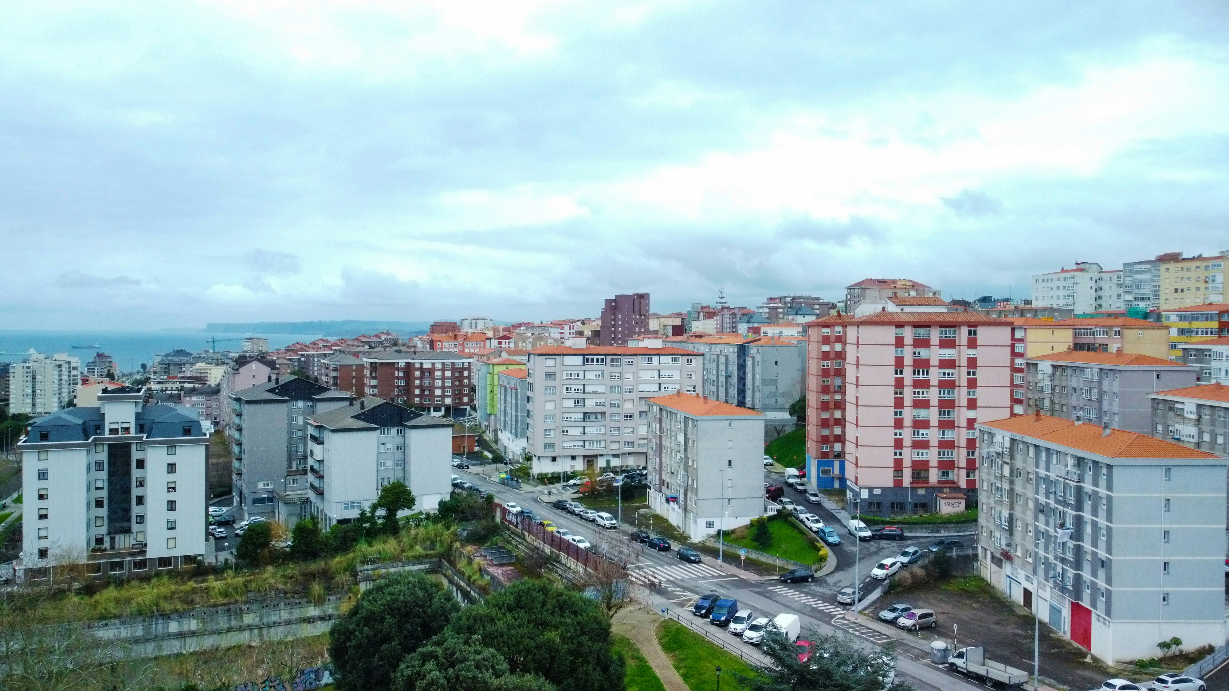 a city with lots of tall buildings and lots of traffic