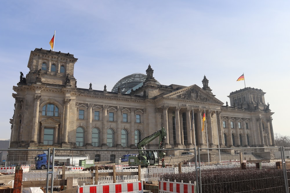 a large building with a large dome on top of it