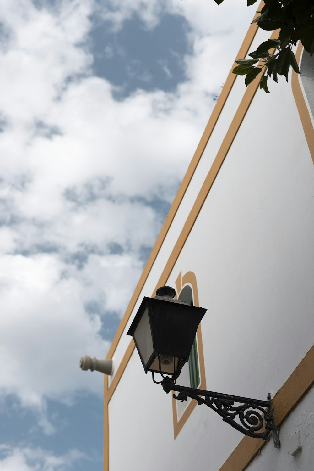 a street light attached to the side of a building