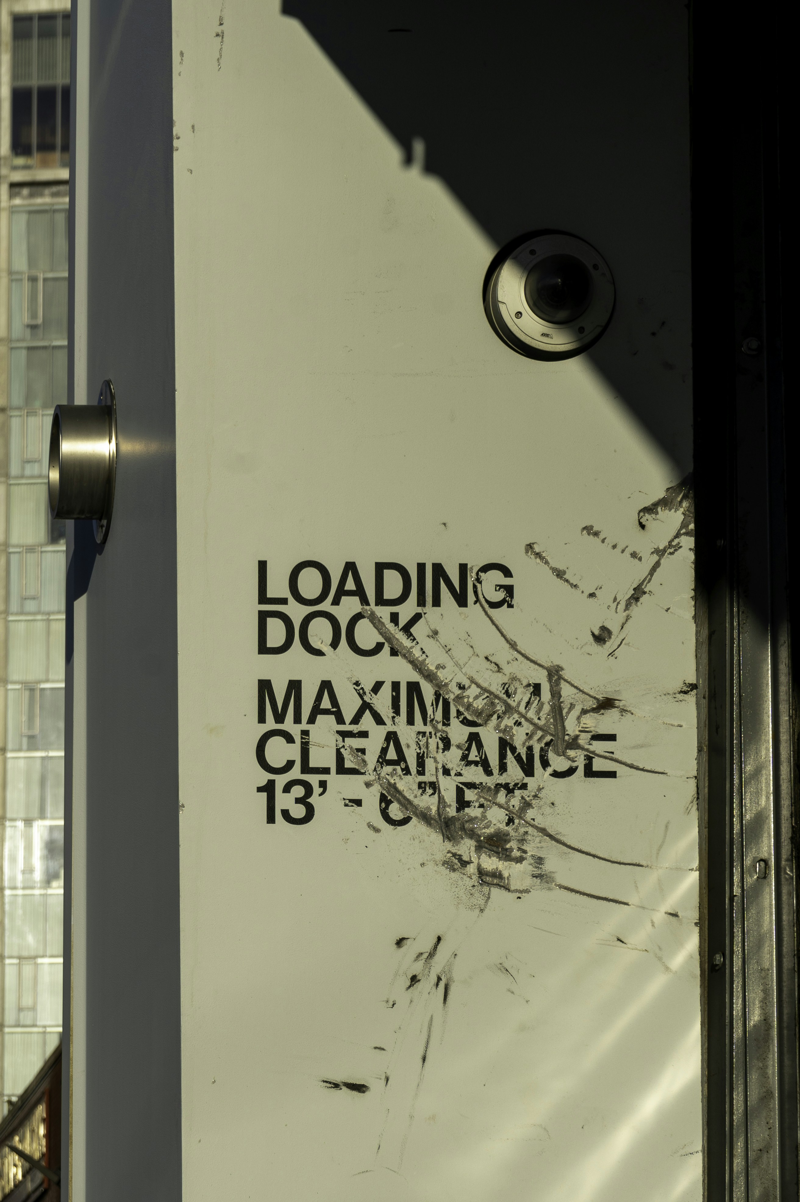 A sign on the side of a building that says loading dock maximum ...