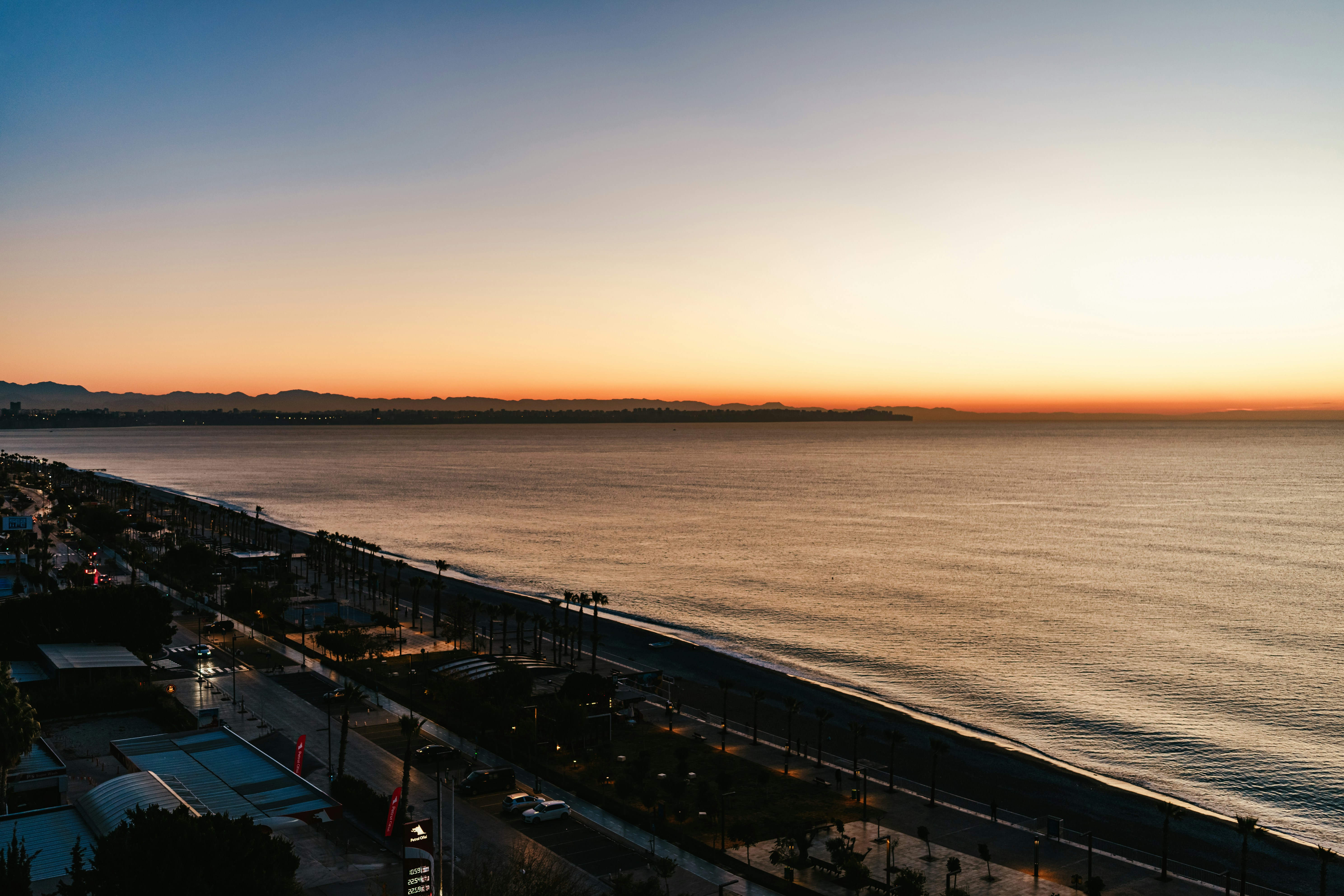 Photo by igorharrier