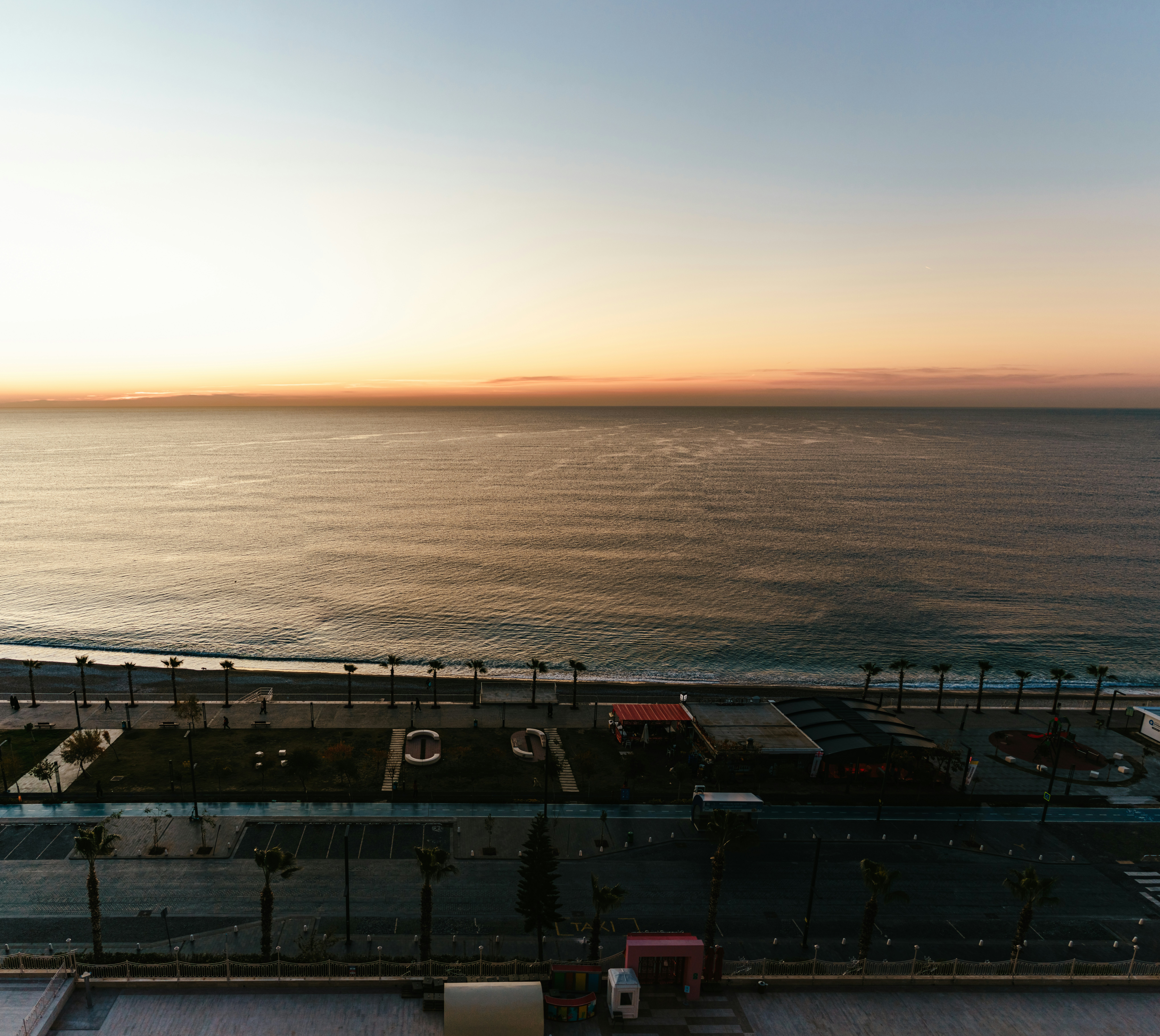 Photo by igorharrier