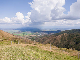 Wide-angle shot of a large 35,000 m² parcel with rolling hills and distant mountain peaks.