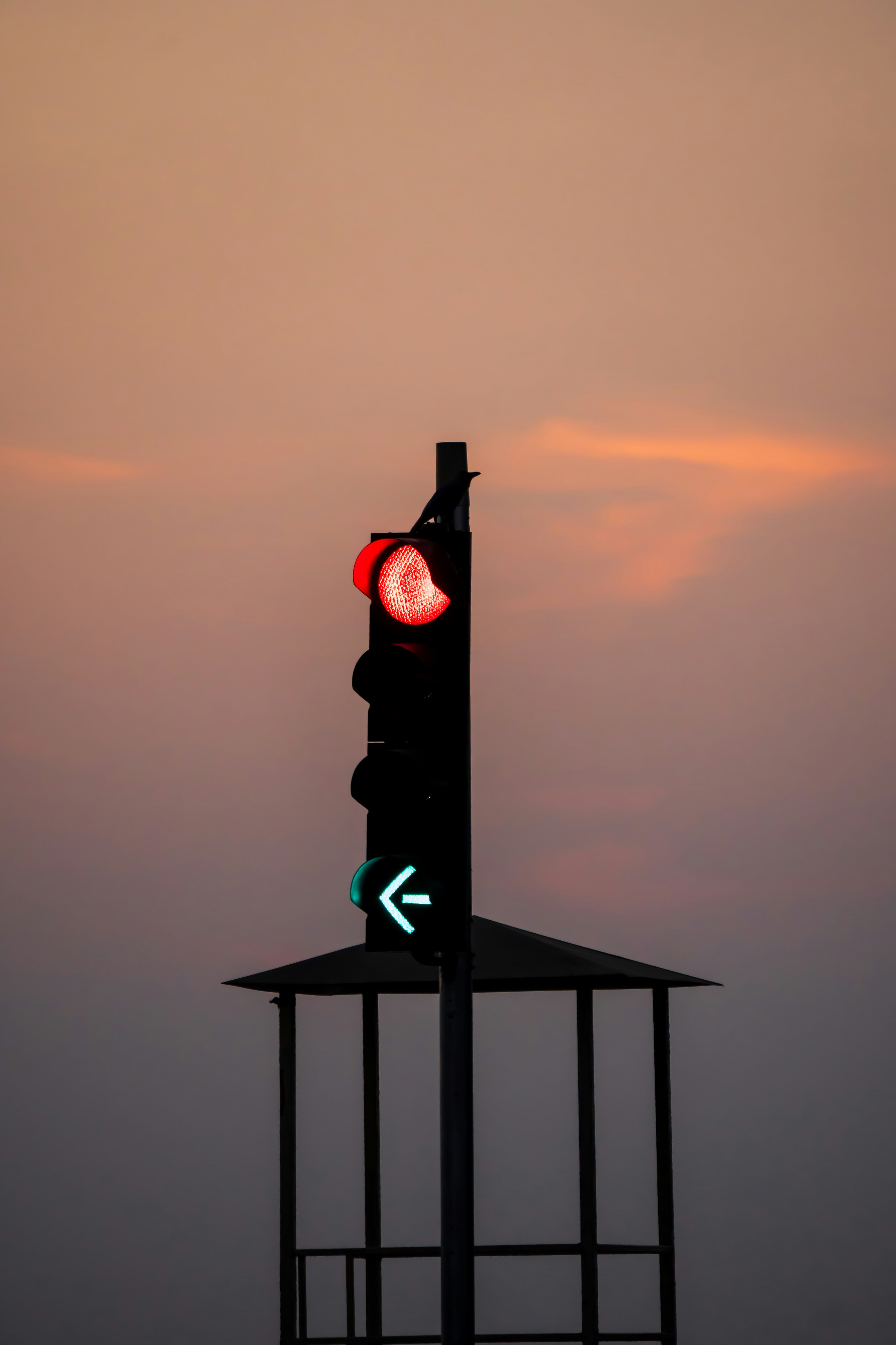 a traffic light with a red light on top of it