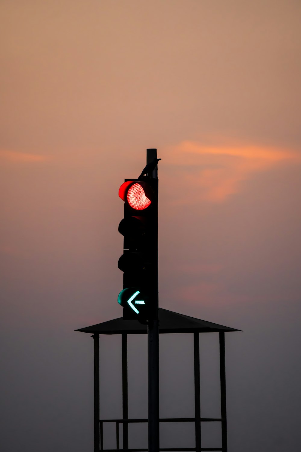 a traffic light with a red light on top of it