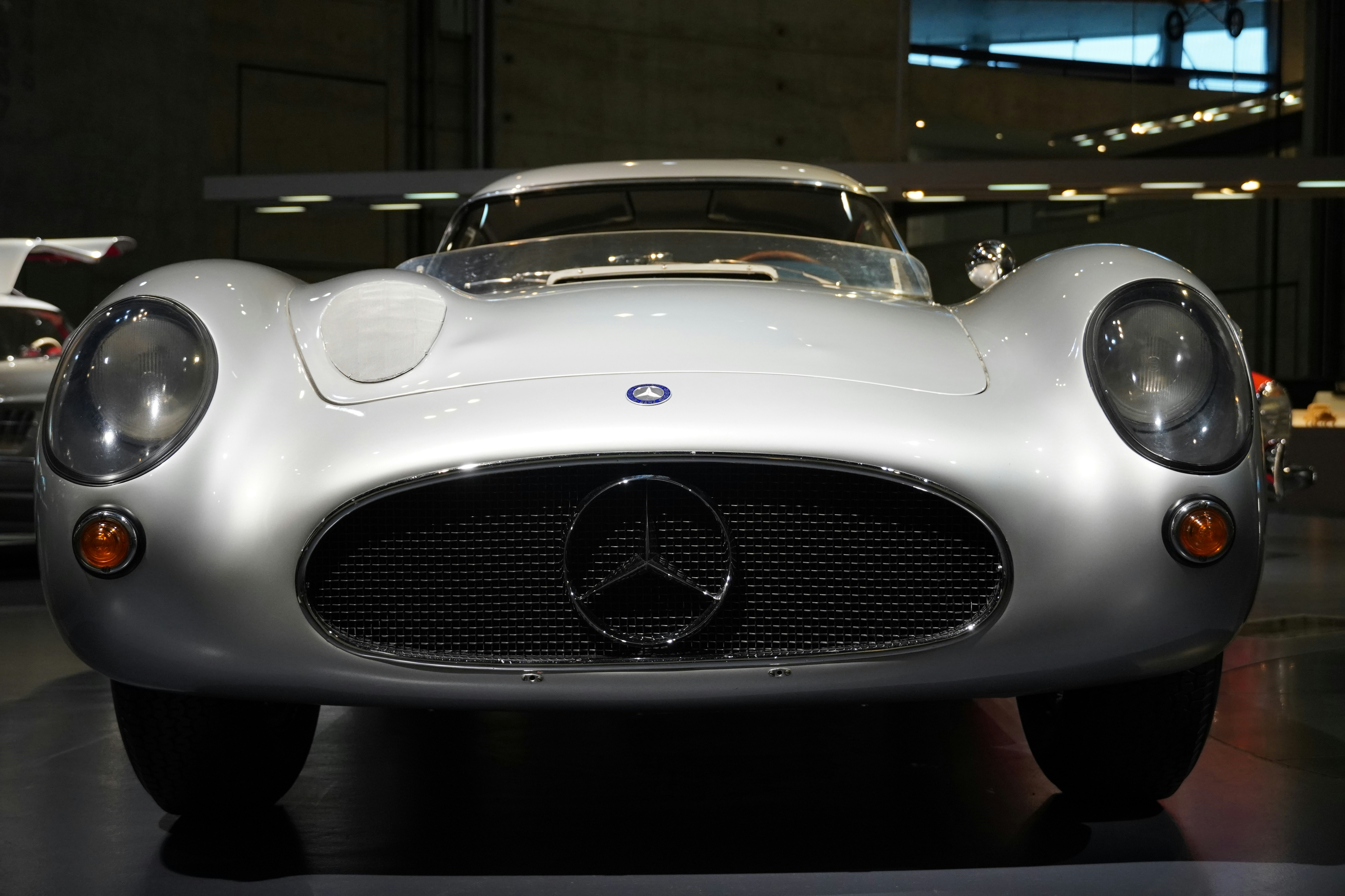 Photo by maartenzaanen