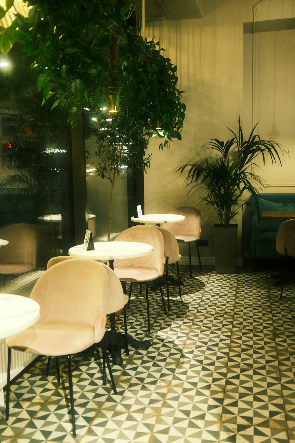 a row of chairs sitting next to each other on a tiled floor