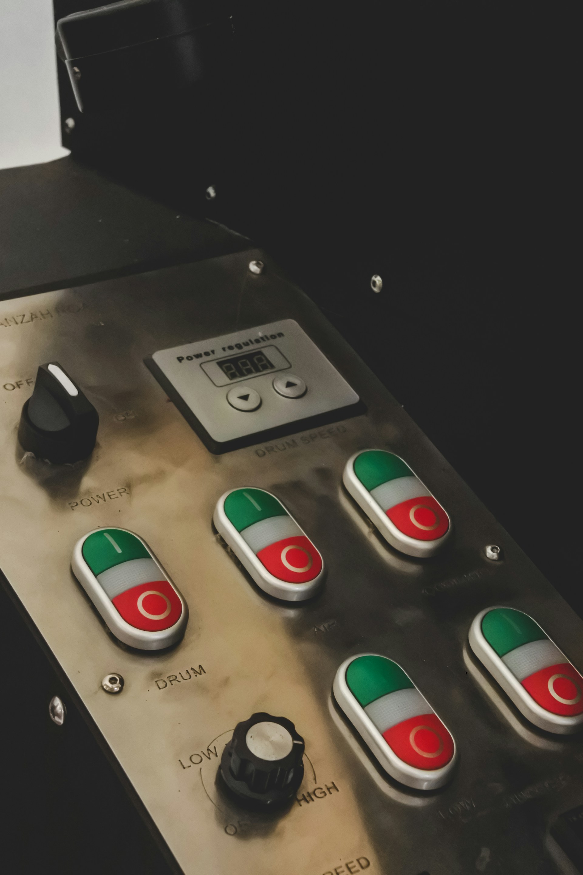 gray computer monitor