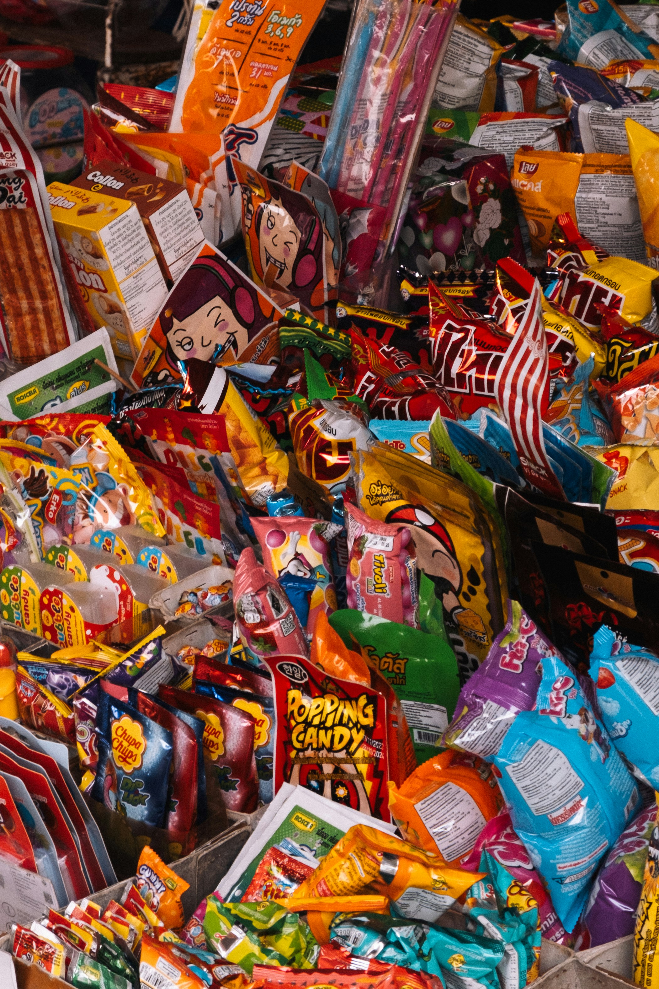 A pile of candy and candy bar wrappers photo – Free Food Image on Unsplash