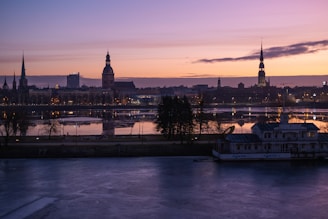 A calm urban landscape of Neuquén at dusk with minimalistic overlay.