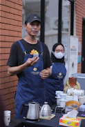 Simulasi mini café dengan peserta mempraktikkan membuat minuman kopi.