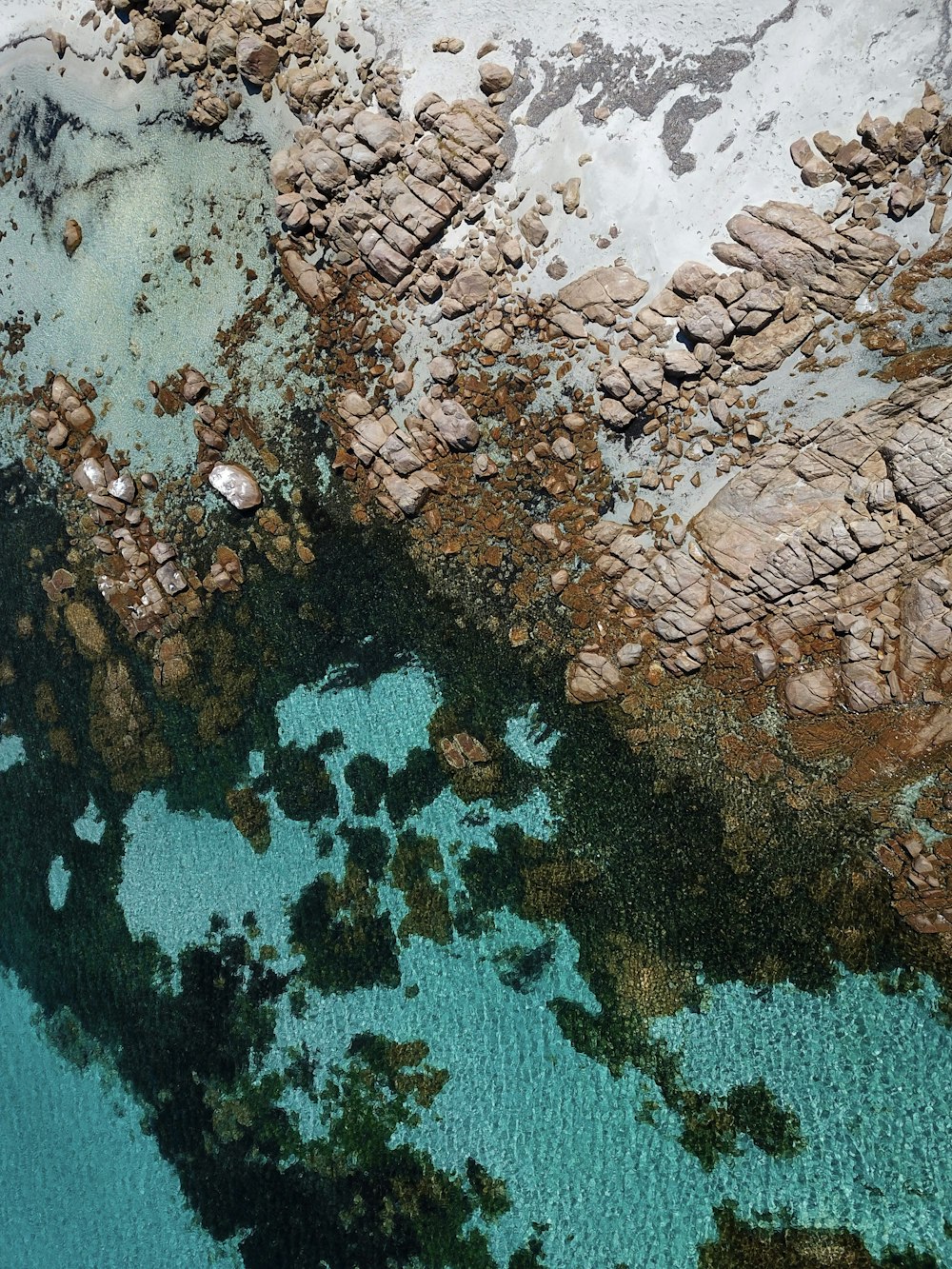 a bird's eye view of a body of water