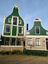 Before and after photos of a renovated Dutch townhouse showing transformation.