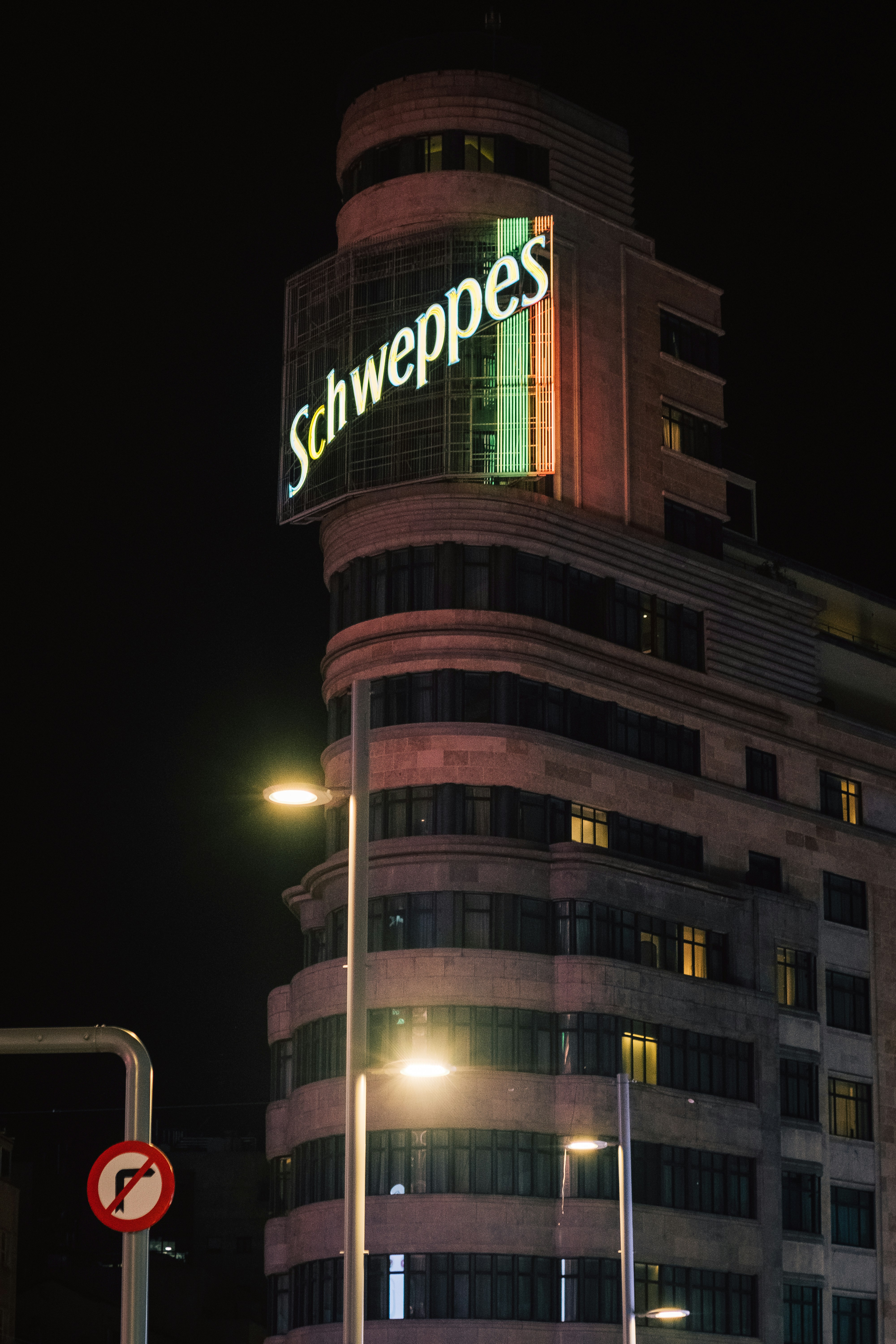 Stephens & Co. Reiterates Overweight on Wingstop, Maintains $375 Price Target