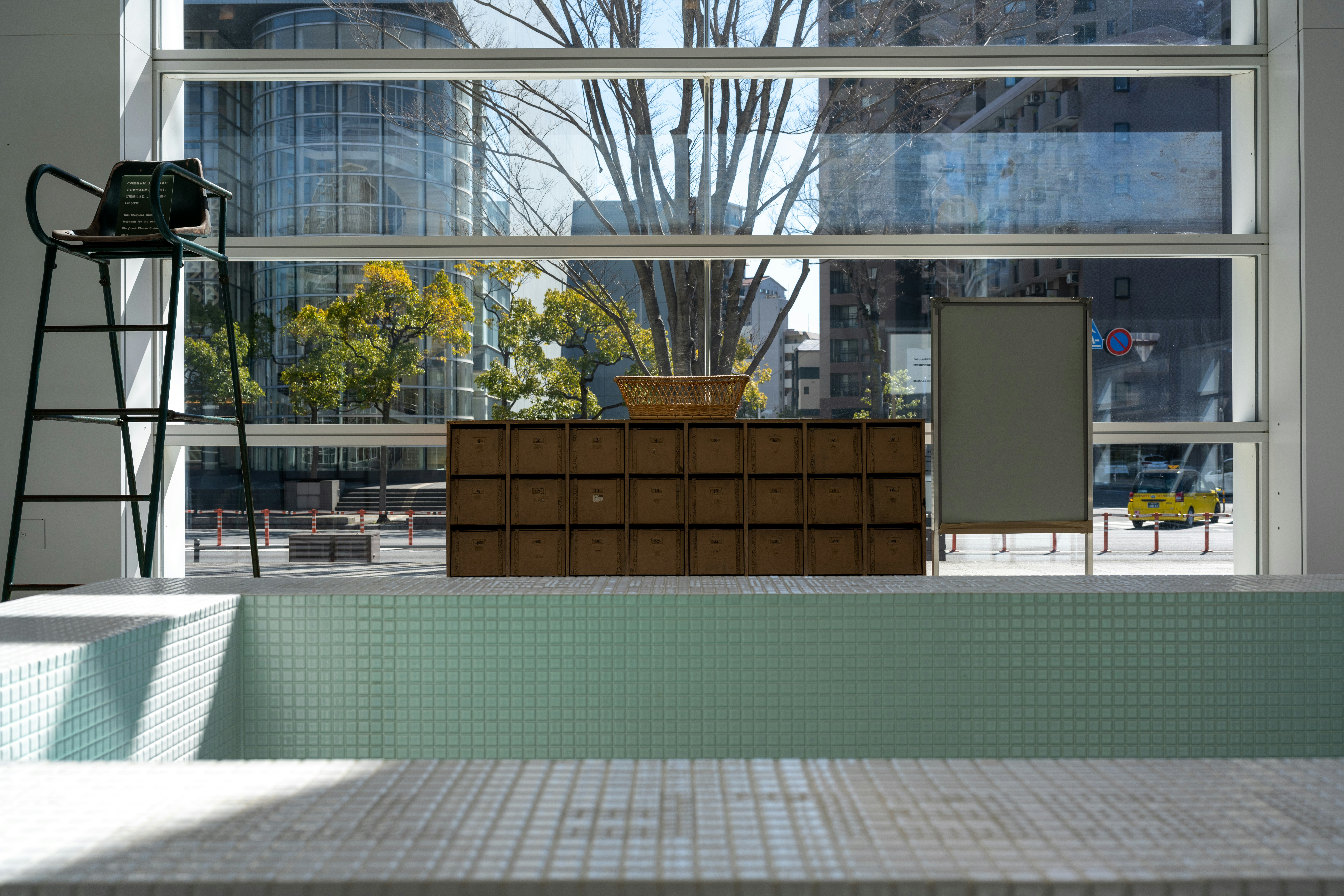 photo-1677508260953-d682bd70814d